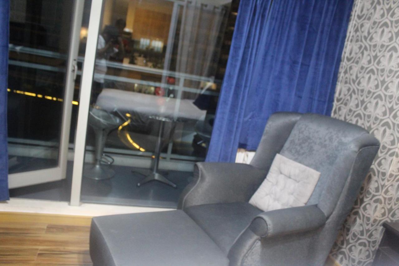 Azure Urban Resort A4 Near Airport Mall With Wavepool Paranaque City 외부 사진