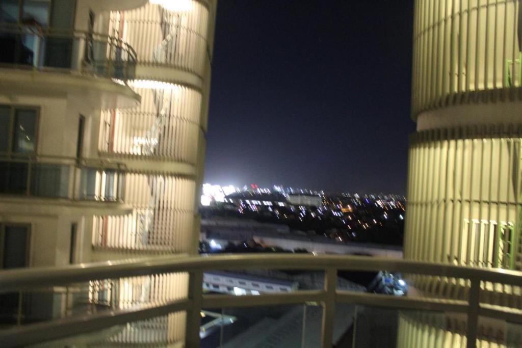 Azure Urban Resort A4 Near Airport Mall With Wavepool Paranaque City 외부 사진